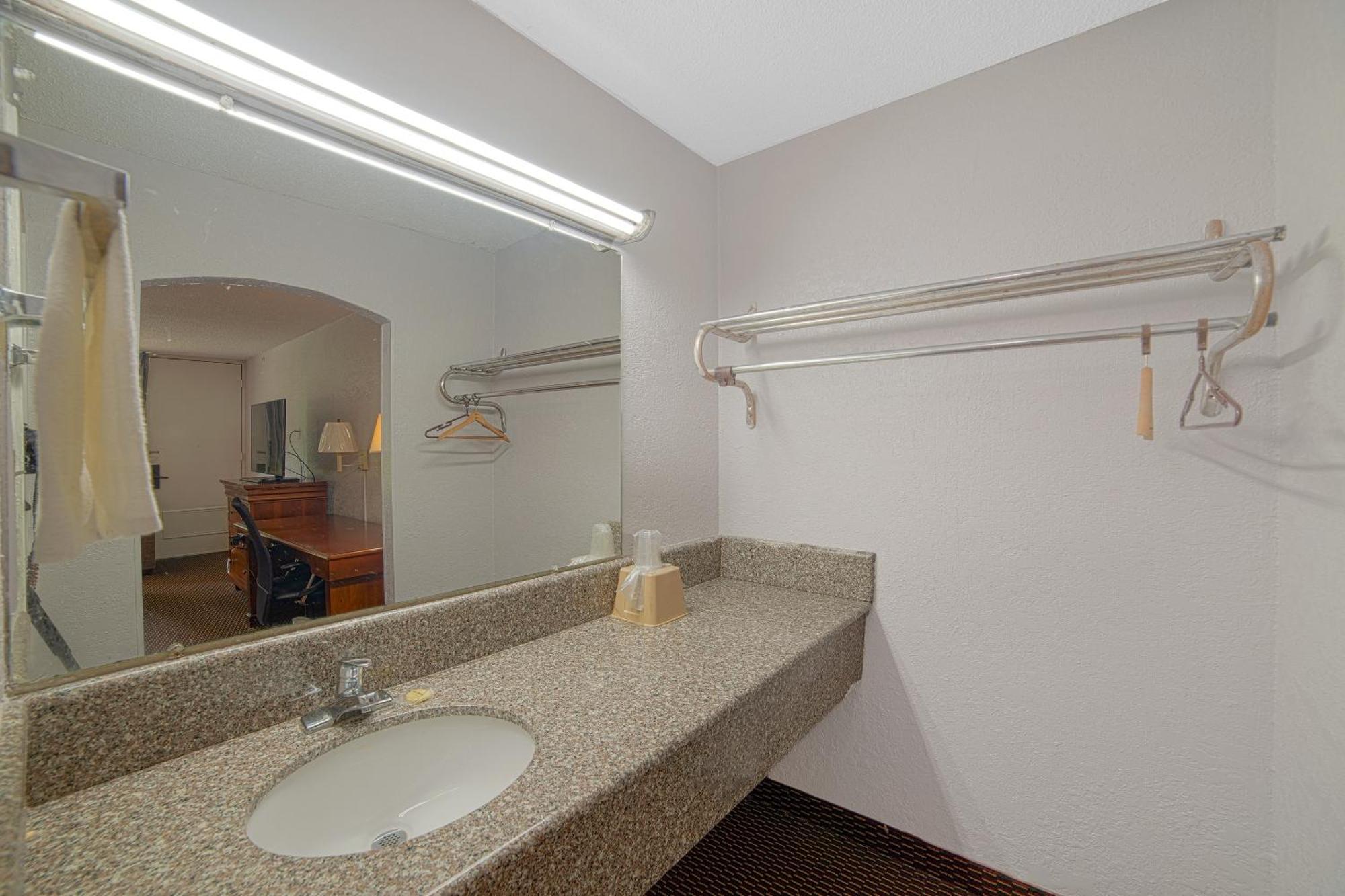 Masters Inn Selma Smithfield I-95 By Oyo מראה חיצוני תמונה
